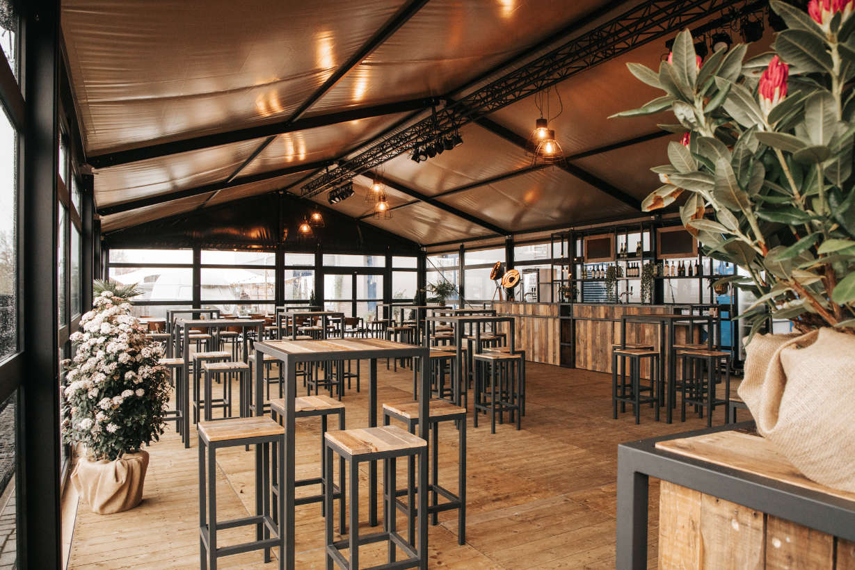 Luxe aluhal voor bruiloft